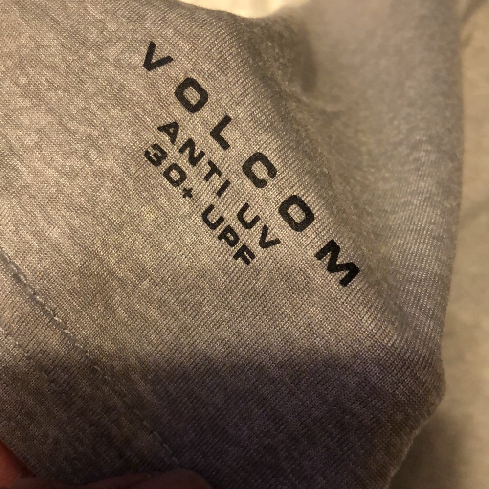 Men’s Volcom Rash Guard - Picture 3 of 5